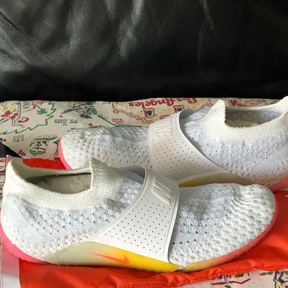 Nike mesh stretch sock shoes rubber soles 8 white